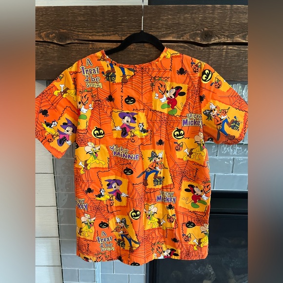 Halloween Scrub Shirt Women’s Orange Disney Mickey Minnie Mouse Small - Picture 2 of 7